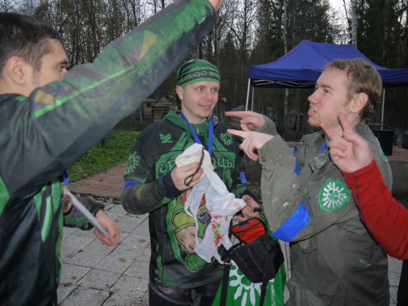 Бурные обсуждения после игры