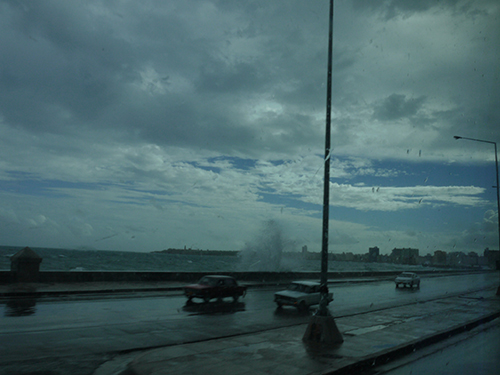 Гавана, за сутки до урагана Сенди. Приближение бури... Мы как раз едем в Варадеро)))